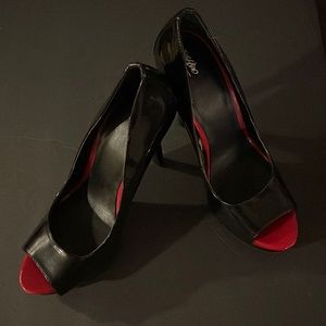 Mossimo 9 1/2 ,  5 inch heels. Worn twice. Slight scuff on back right heel